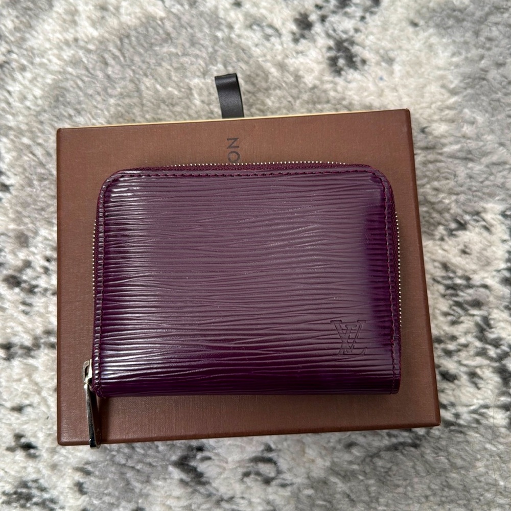 Authentic Louis Vuitton zippy coin wallet